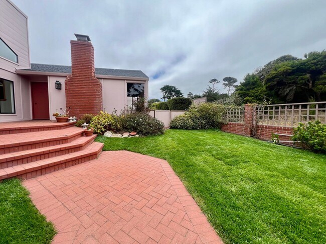 Foto del edificio - Large 4 bedroom 3 bathroom home in Pacific...