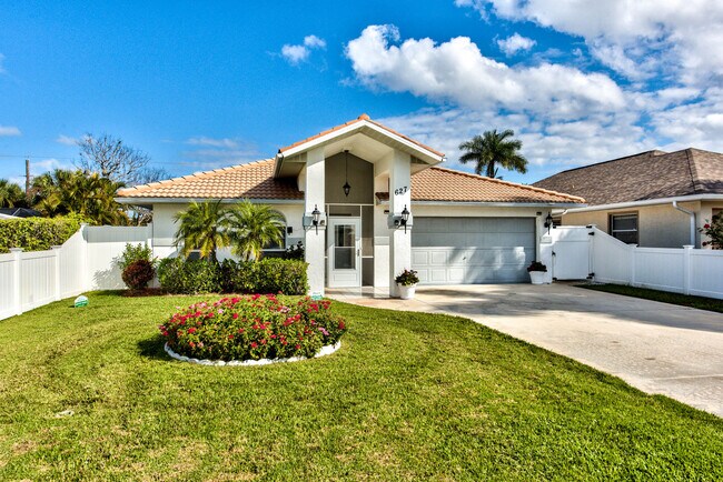 Foto del edificio - 627 94th Ave N
