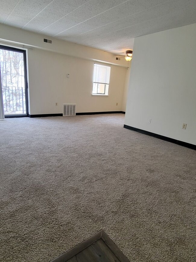 Interior Photo - Crafton Apartments