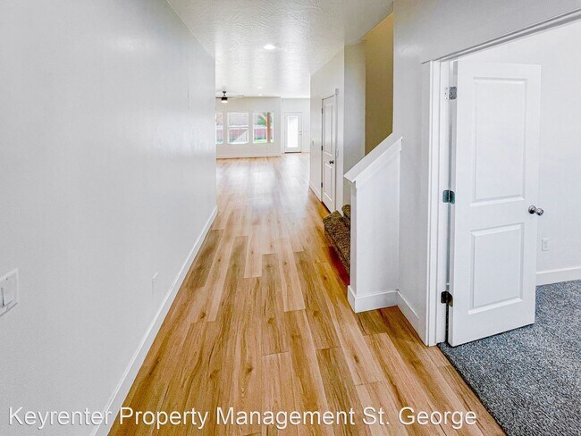 Foto del edificio - 4 br, 2.5 bath House - 3298 E Crimson Ridg...
