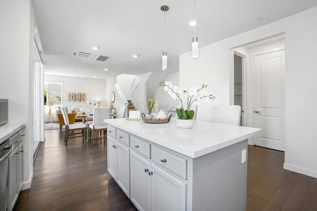 Building Photo - 5856 Cadence Ave