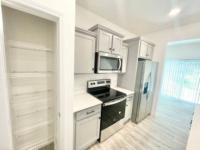 Building Photo - Rare opportunity! 2 br 2.5 ba in charming ...