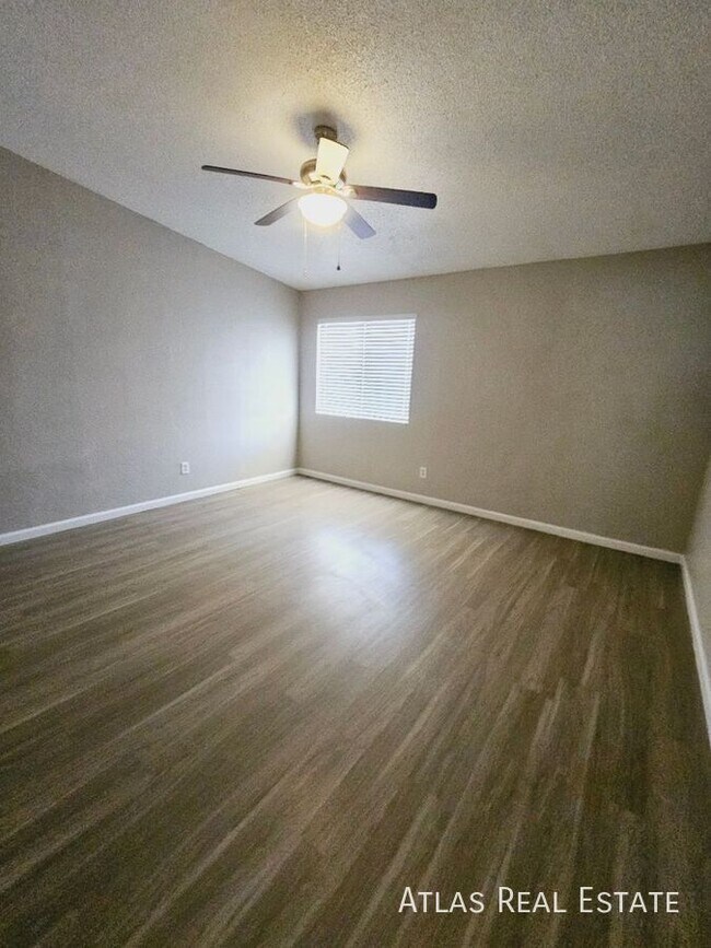 Foto del edificio - 7015 E Wilshire Dr