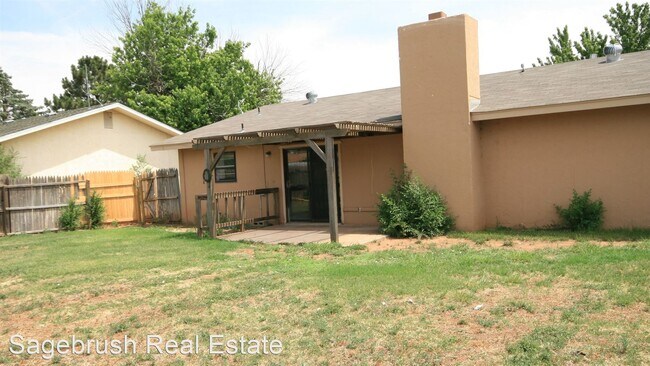 Building Photo - 3 br, 2 bath House - 1900 Weeden Dr.