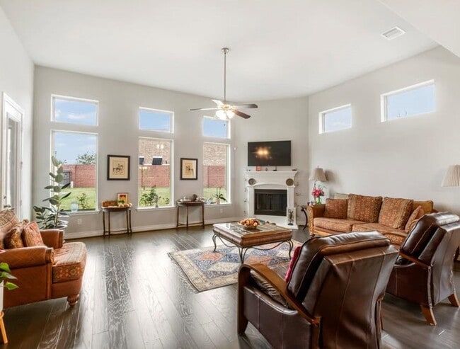 Foto del edificio - 5231 Pickford Grove Ln