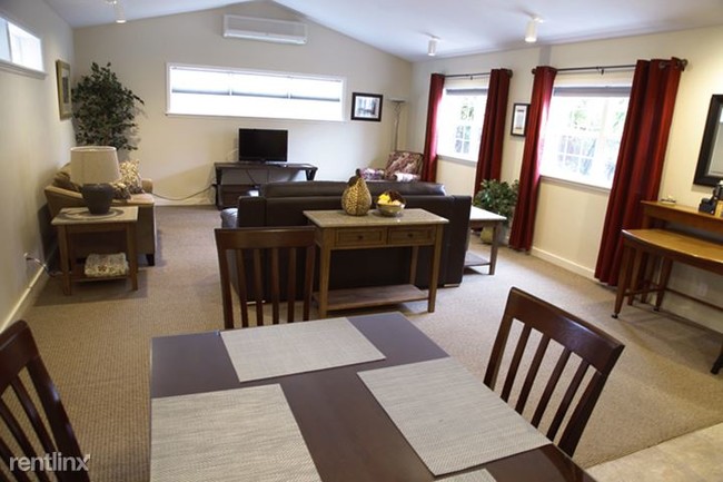 Foto del edificio - 1 br, 1 bath House - 845 4th St.