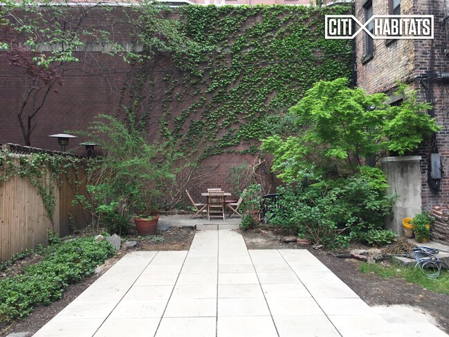 Foto del edificio - 206 E 90th St