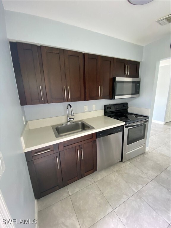 Foto del edificio - 4202 Pine Drop Ln