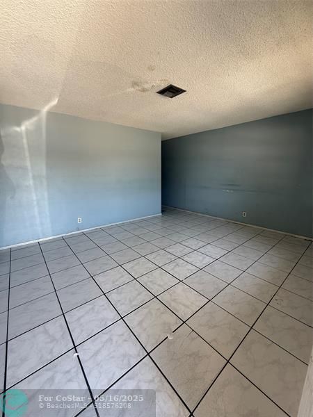 Foto del edificio - 7851 SW 10th Ct