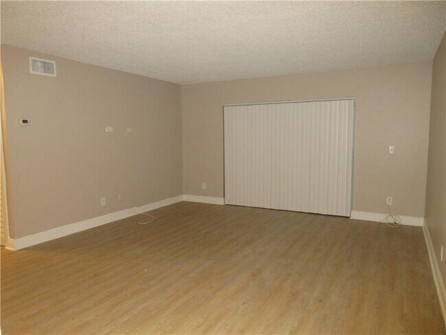 Building Photo - 4065 NW 114th Ave