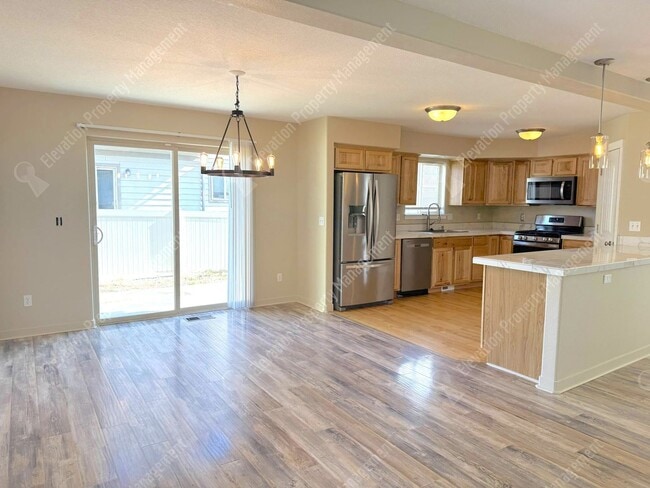 Building Photo - 3 BR home with fenced yard
