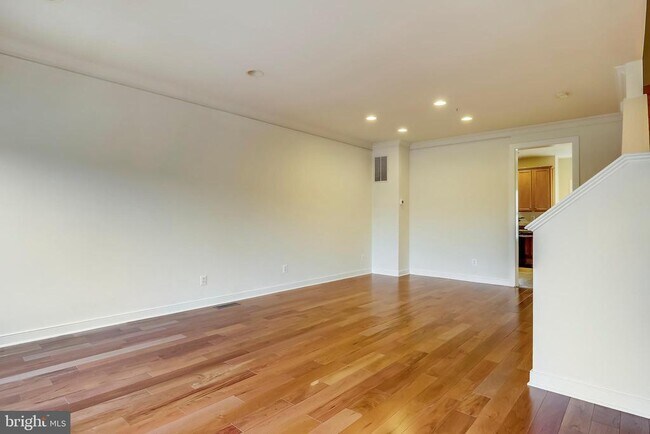Foto del edificio - 11034 Amherst Ave