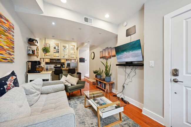 Foto del edificio - 43 Hanover Pl NW