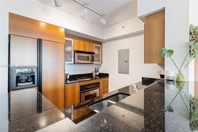 Foto del edificio - 335 S Biscayne Blvd