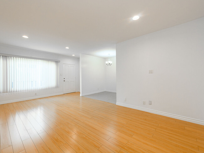 Foto del interior - 1738  Armacost Ave,