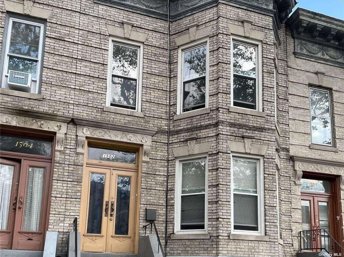 Primary Photo - 1502 Putnam Ave