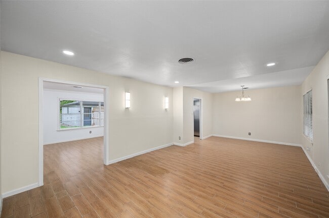 Foto del edificio - 3835 Tartan Ln