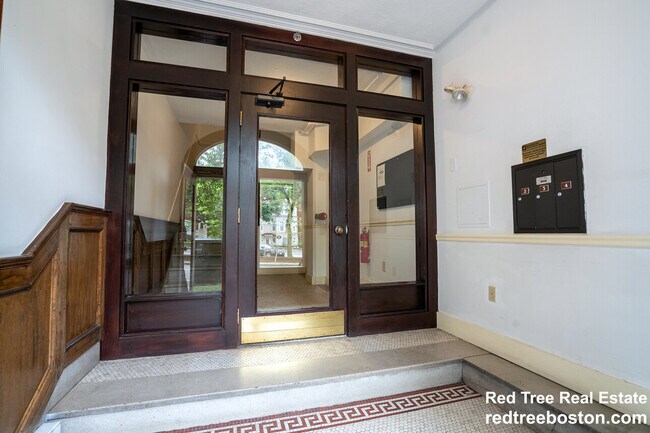 Foto del edificio - 1404 Beacon St