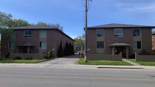 Building Photo - 288 Romaine St