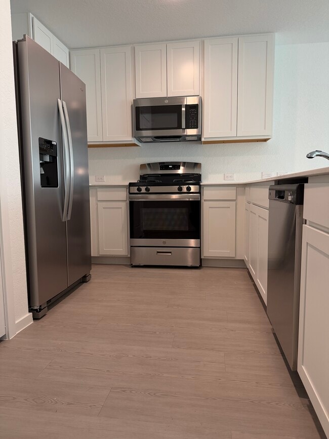 Building Photo - 563 River Run Wy