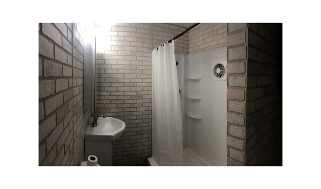 Building Photo - 603