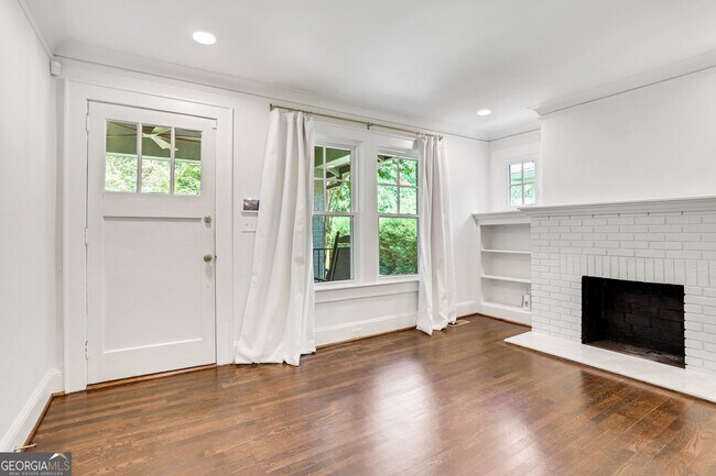 Foto del edificio - 2215 Fairhaven Cir NE