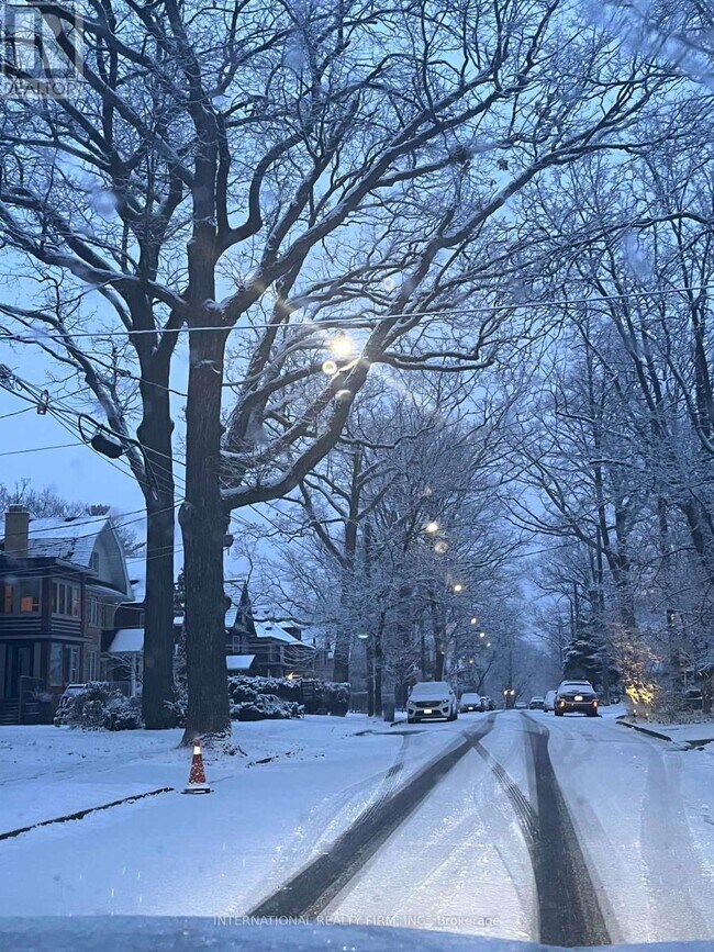 Photo du bâtiment - 220 Rose Park Dr