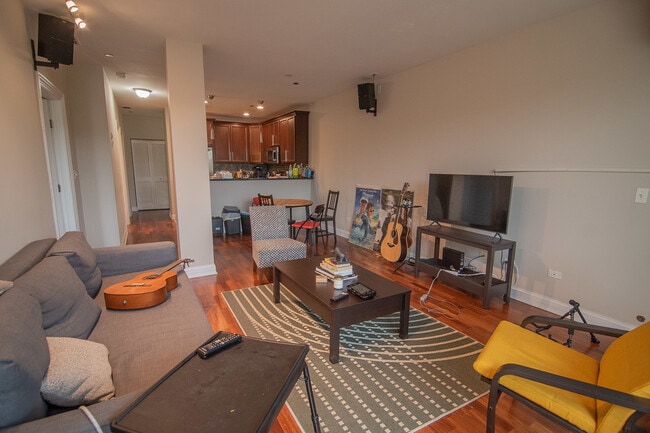 Foto del edificio - 4950 N Western Ave