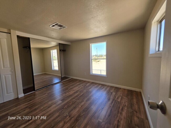 Foto del edificio - 3635 Bowie Rd