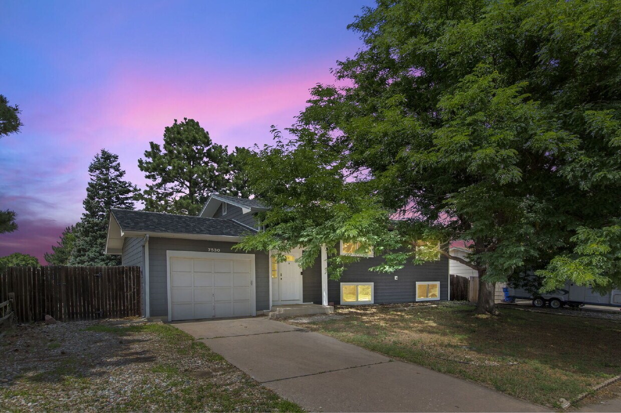 Foto principal - 4-bed, 2-bath, 1824 square foot home with ...