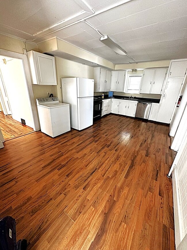 Photo - 186 Pine St Apartment