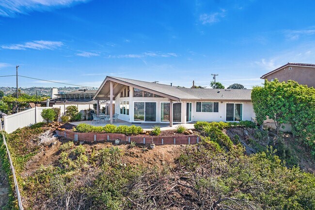 Foto del edificio - Luxury View Home On Canyon Rim