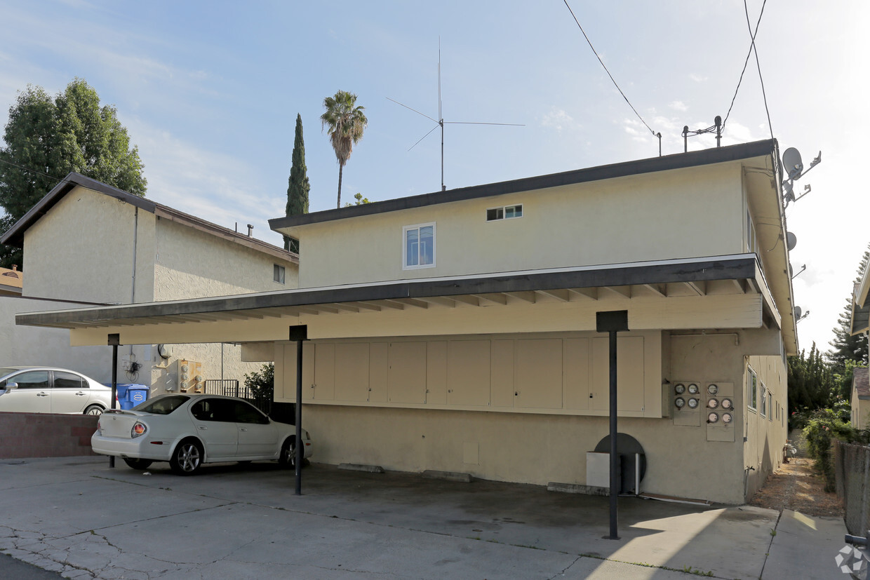 Building Photo - The Whitestone