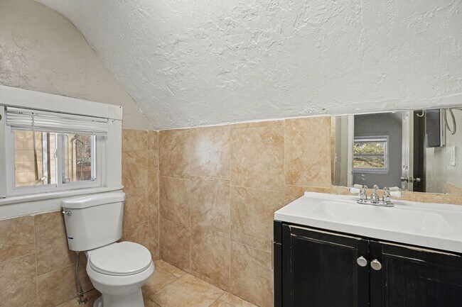 Building Photo - 403 N Wahsatch Ave