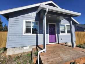 Building Photo - 5025 SE 118th Ave