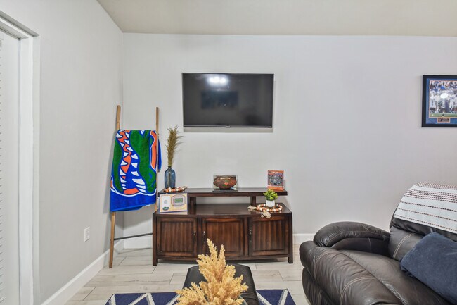Building Photo - 2945 SW 35th Pl