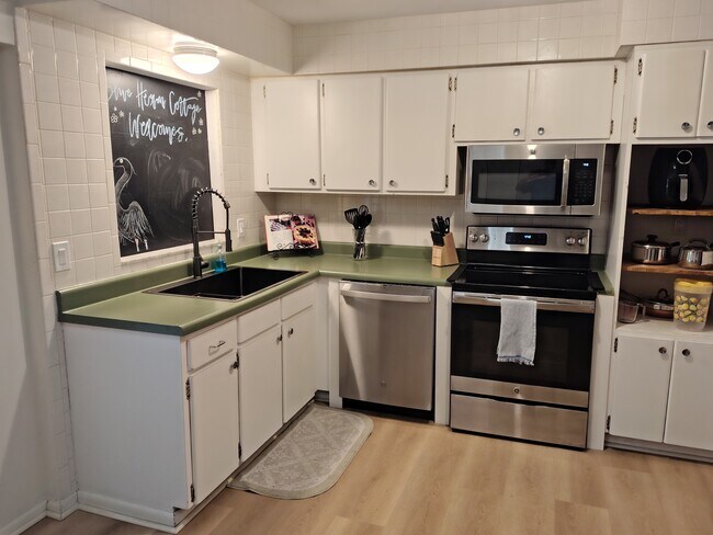 Foto del edificio - 1656 Brentlawn St