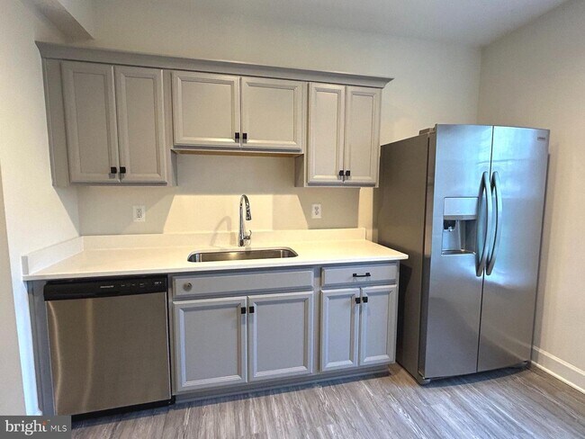 Building Photo - 7621 Leonard Dr