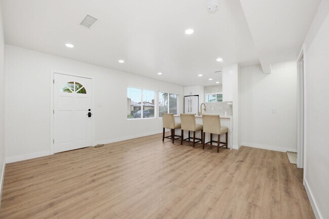 Foto del edificio - Brand new remodel!