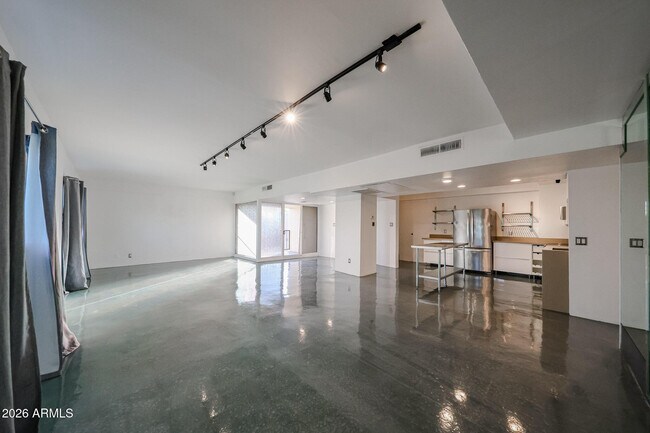 Foto del edificio - 353 E Thomas Rd