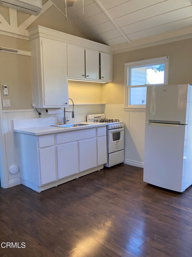 Foto del edificio - 120 Shamrock Dr