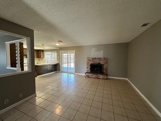 Building Photo - 1175 E Edison St