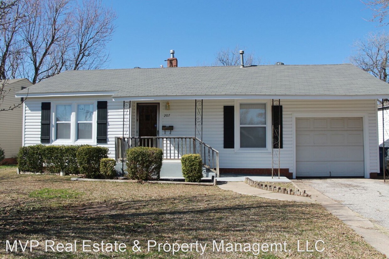 Primary Photo - 2 br, 1 bath House - 207 E Rickenbacker Dr
