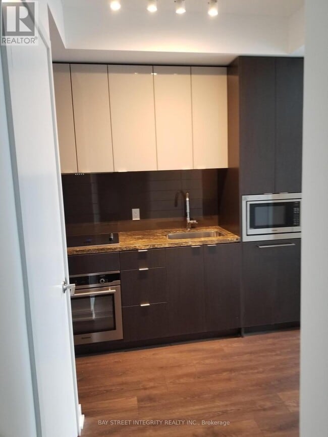 Photo du bâtiment - 125 Blue Jays Way