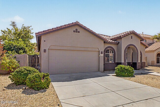 Building Photo - 7233 W Paradise Ln
