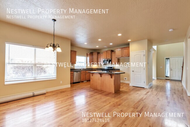 Building Photo - Stunning 5-bed Home in Daybreak