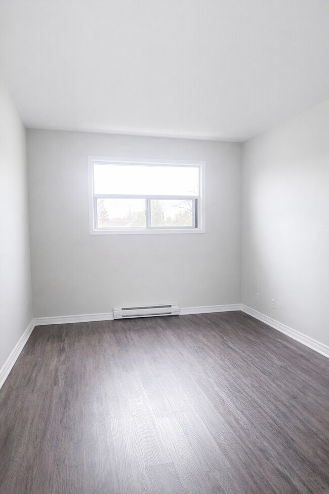 Building Photo - 105 Mausser Av