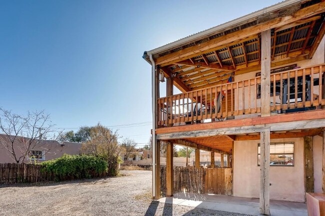 Building Photo - 723 Agua Fria St