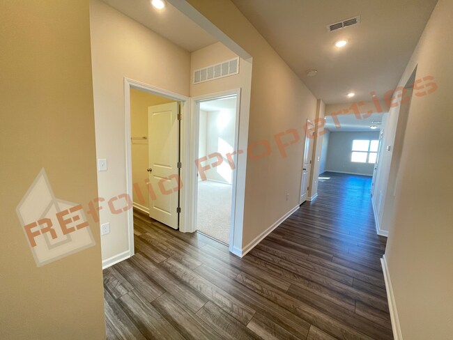 Foto del edificio - Beautiful Ranch-Style 4 Bedroom, 2 Bath Home – 2-Car Garage in West 540, Raleigh, Available Now!