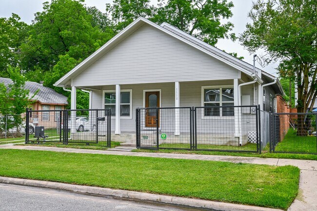 Building Photo - 1110 Louise St